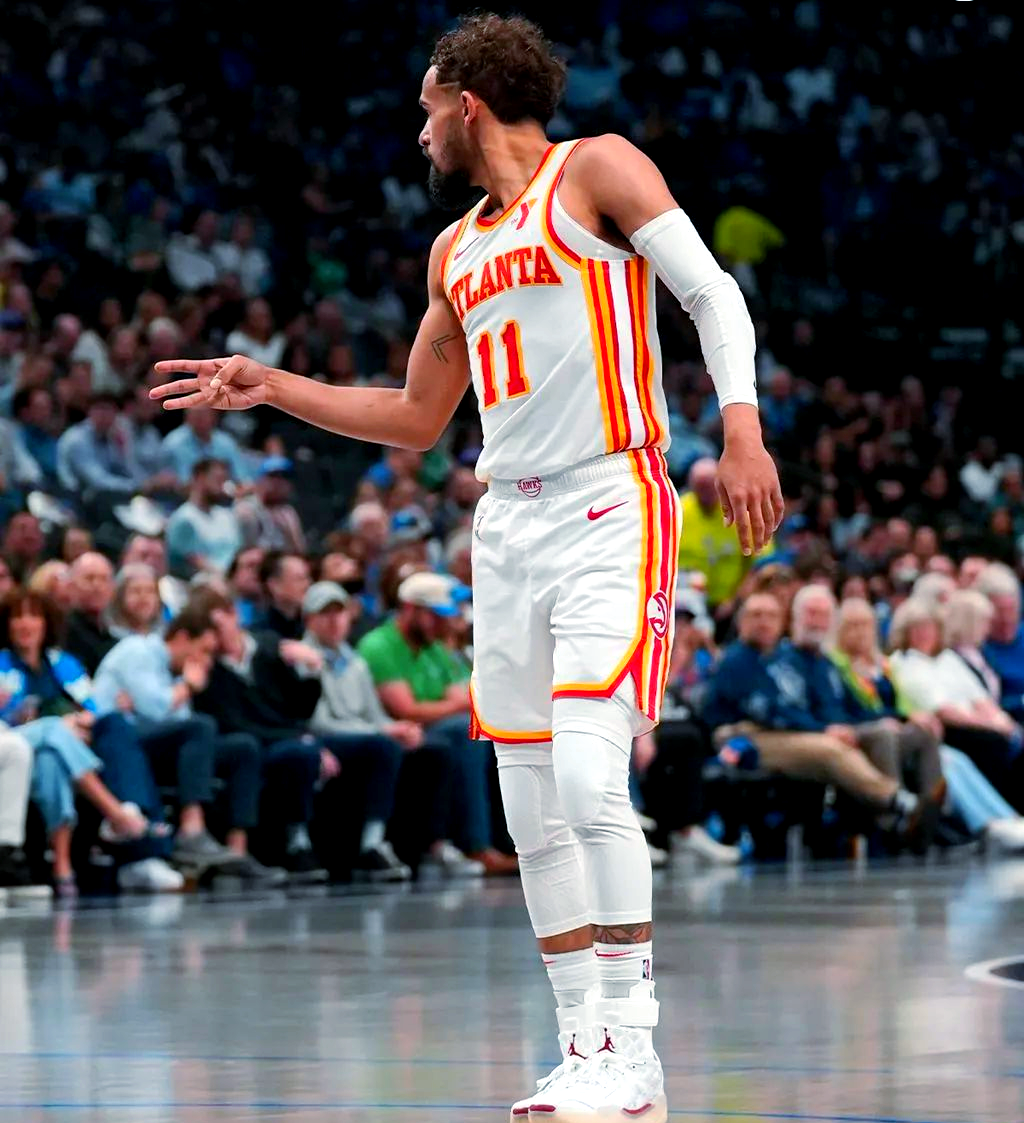 九游体育-浓眉哥在老鹰比赛中比赛局势复杂，战术调整引发热议！热度持续攀升的简单介绍